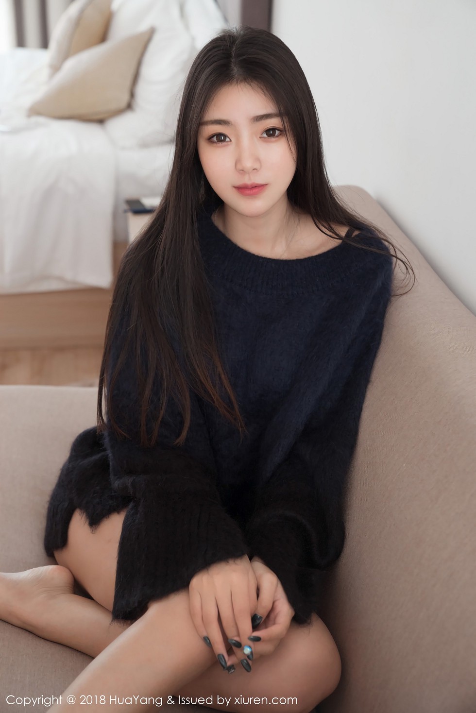 [HuaYang花漾]Vol.027_嫩模可乐Vicky泰国旅拍居家床上性感白衬衣迷人写真30P