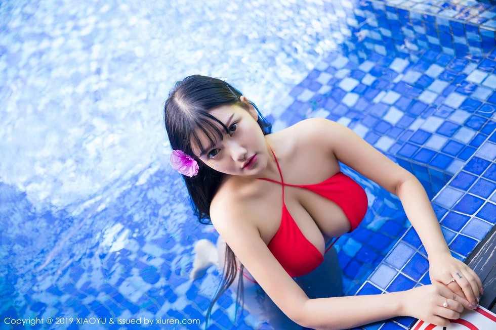[XiaoYu画语界]Vol.029_嫩模小尤奈马尔代夫旅拍泳池里红色比基尼秀豪乳诱惑写真52P