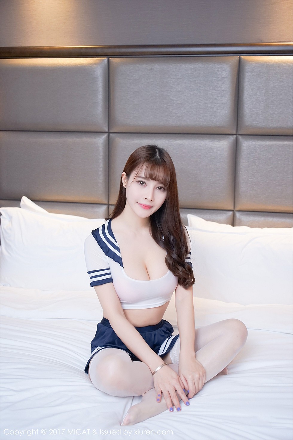 [MICAT猫萌榜]VOL.022_嫩模雪瑞Lisa居家性感内衣开档肉丝裤袜完美诱惑写真54P