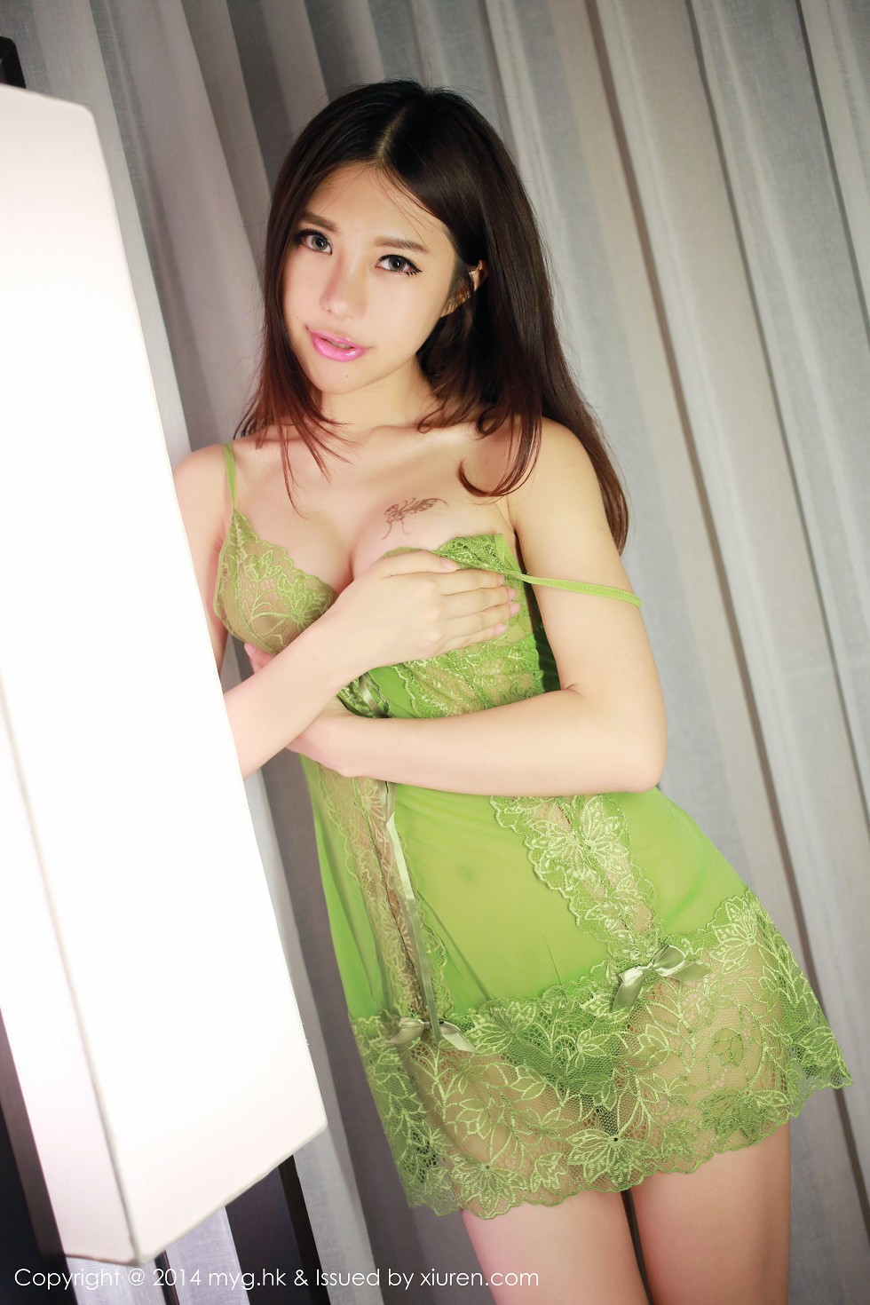 [MyGirl美媛馆]Vol.014_嫩模绮里嘉ula泳池边性感比基尼秀豪乳翘臀写真119P