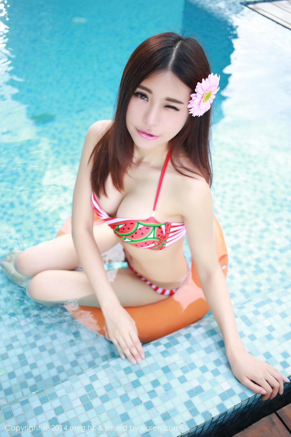[MyGirl美媛馆]Vol.014_嫩模绮里嘉ula泳池边性感比基尼秀豪乳翘臀写真119P