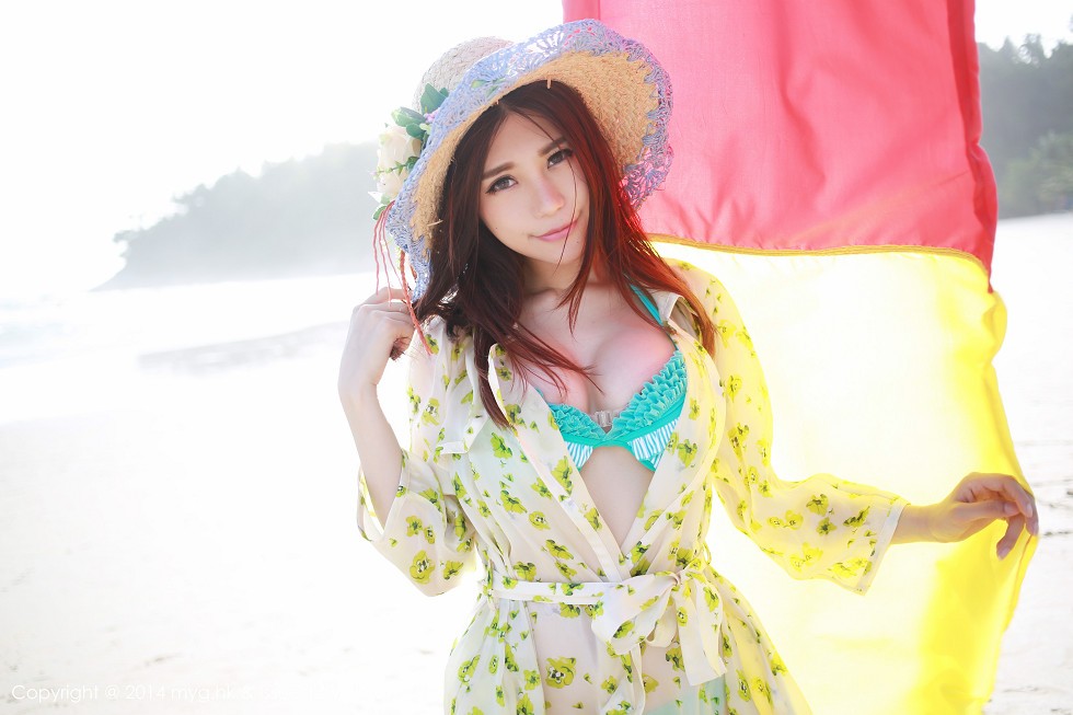 [MyGirl美媛馆]Vol.014_嫩模绮里嘉ula泳池边性感比基尼秀豪乳翘臀写真119P