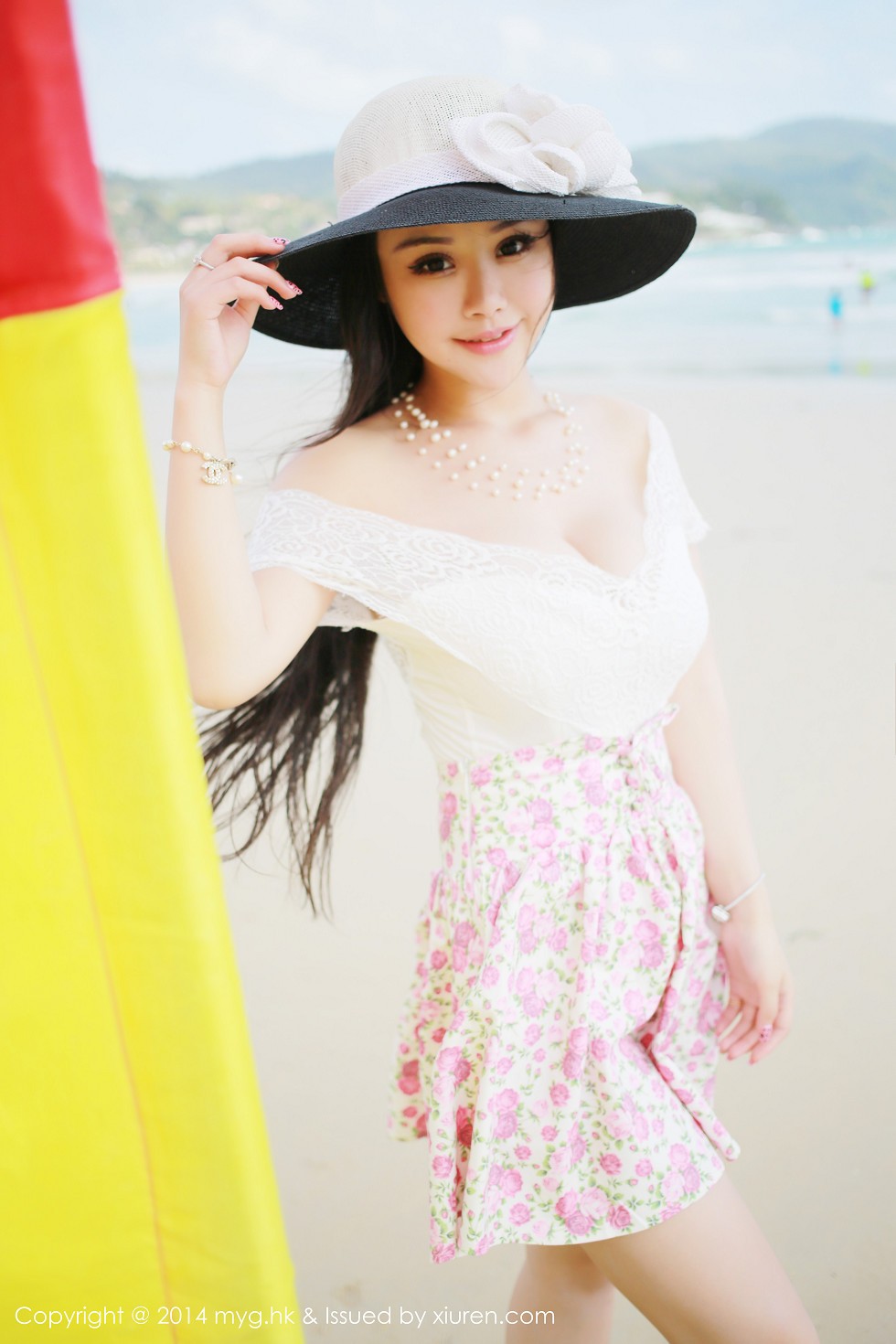 [MyGirl美媛馆]Vol.016_嫩模Barbie可儿海边清凉花色比基尼爆乳诱惑写真110P