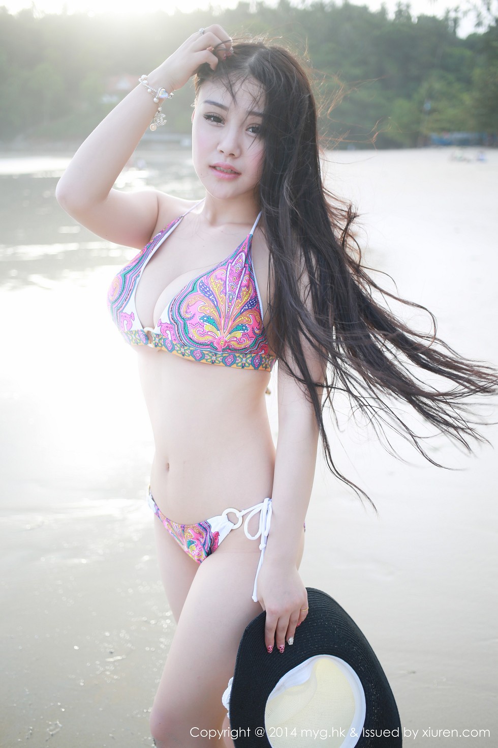 [MyGirl美媛馆]Vol.016_嫩模Barbie可儿海边清凉花色比基尼爆乳诱惑写真110P
