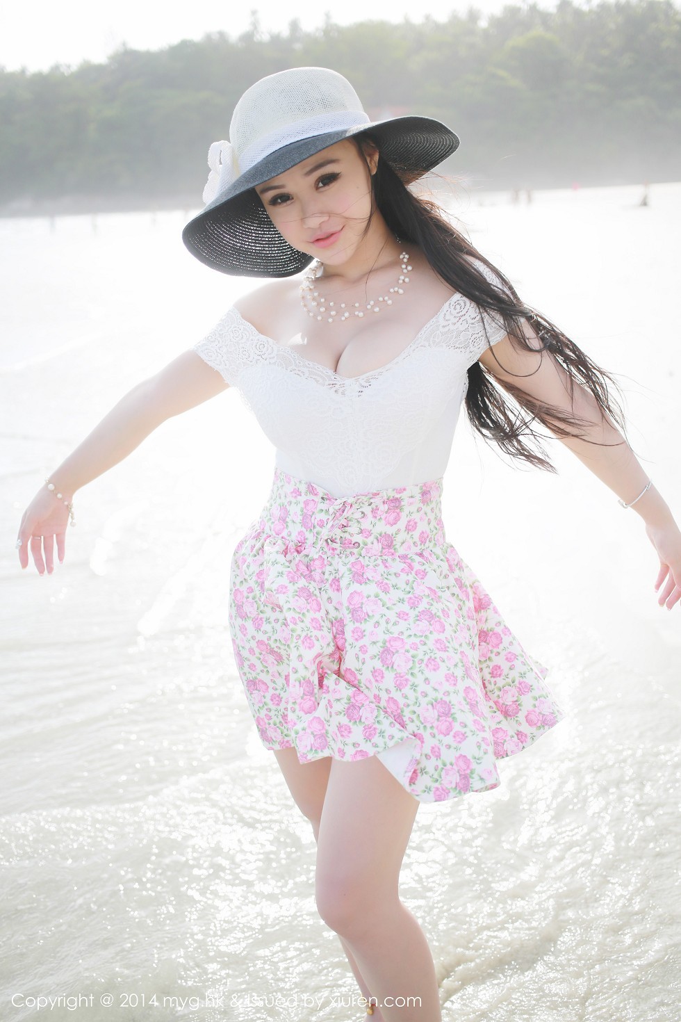 [MyGirl美媛馆]Vol.016_嫩模Barbie可儿海边清凉花色比基尼爆乳诱惑写真110P