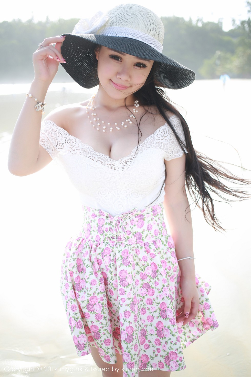 [MyGirl美媛馆]Vol.016_嫩模Barbie可儿海边清凉花色比基尼爆乳诱惑写真110P