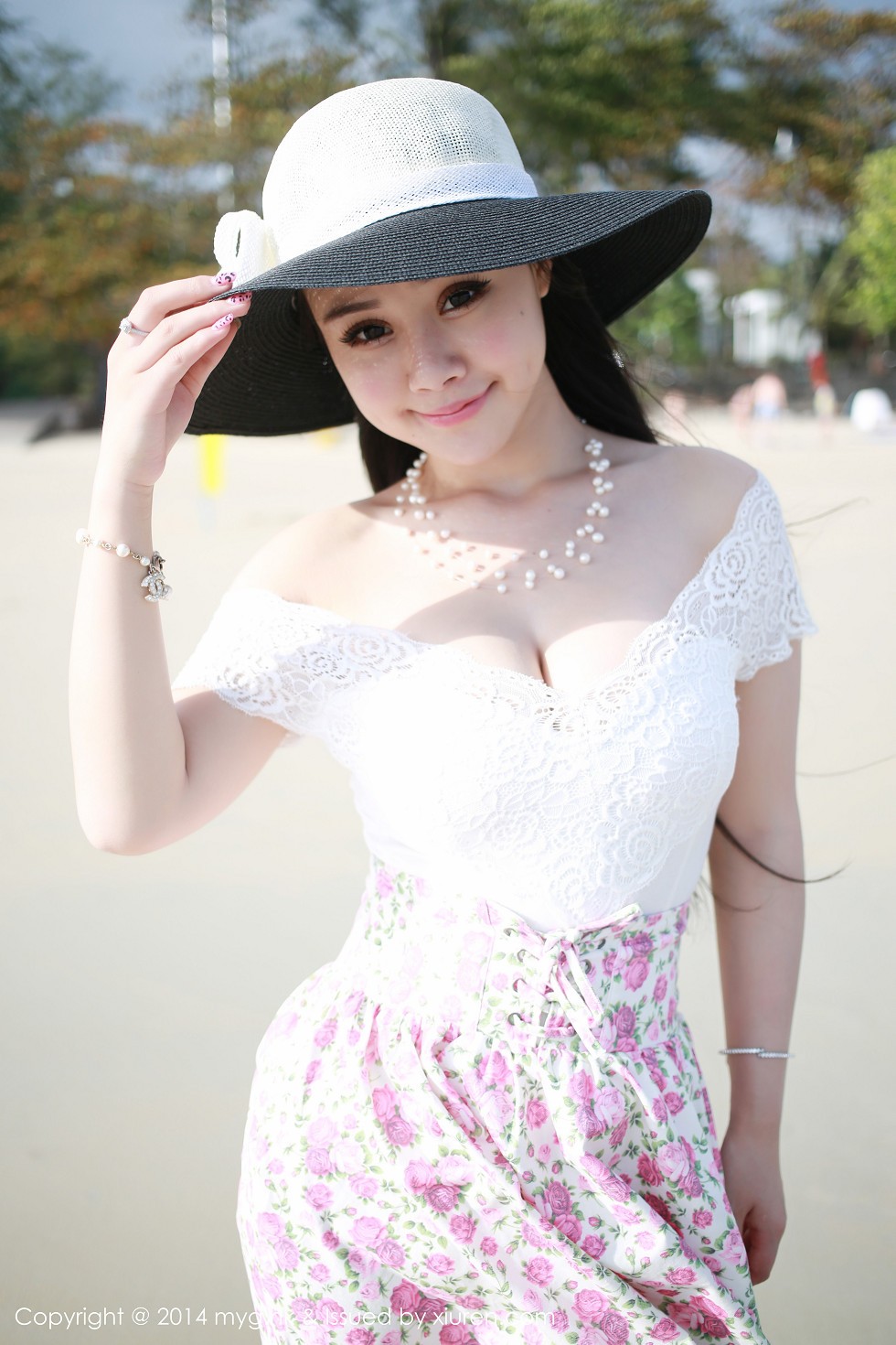[MyGirl美媛馆]Vol.016_嫩模Barbie可儿海边清凉花色比基尼爆乳诱惑写真110P