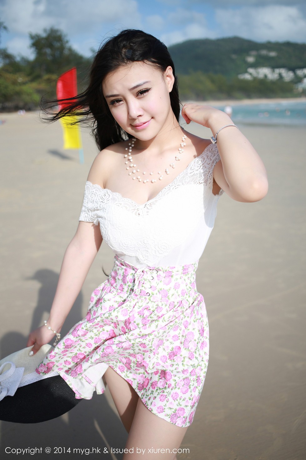 [MyGirl美媛馆]Vol.016_嫩模Barbie可儿海边清凉花色比基尼爆乳诱惑写真110P