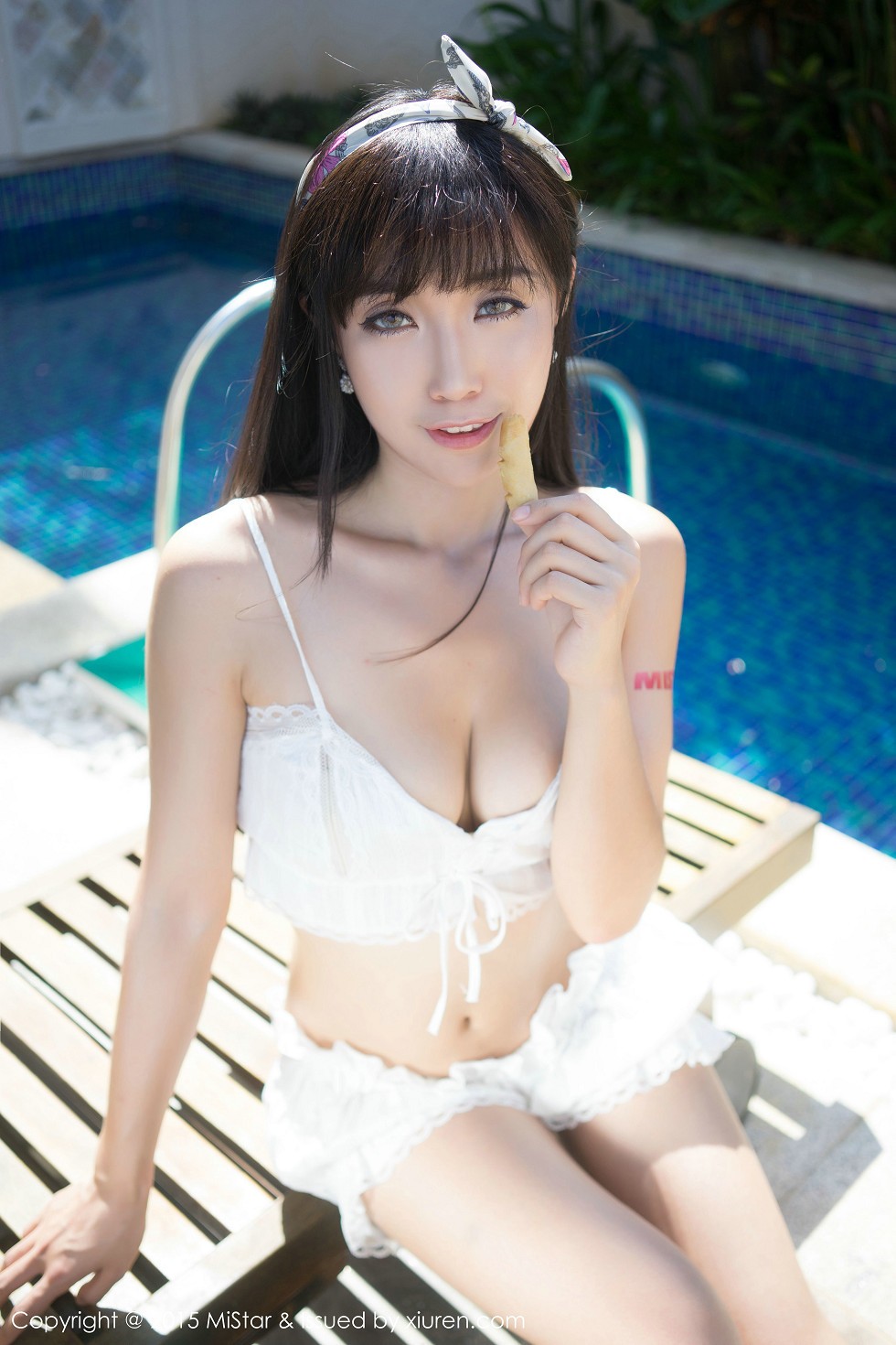 [MiStar魅妍社]Vol.018_嫩模Ashely丽丽白色蕾丝女仆装双峰夹蛋诱惑写真60P