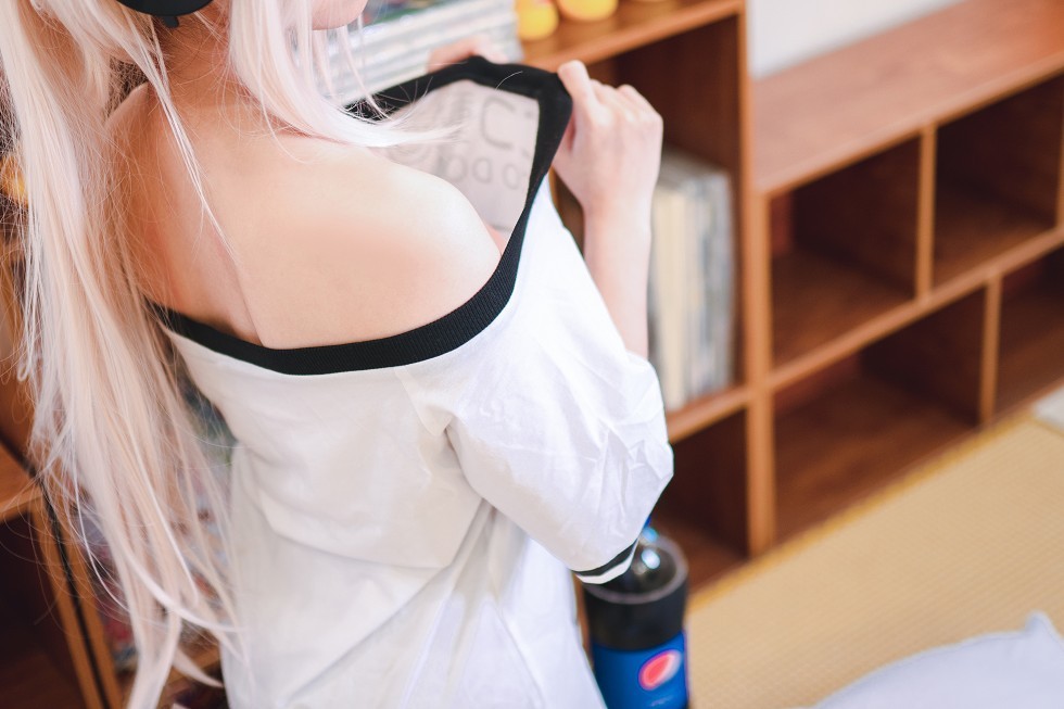 [喵糖映画]Vol.024_嫩模蠢沫沫Cosplay造型私房白色短袖配白丝袜性感写真41P