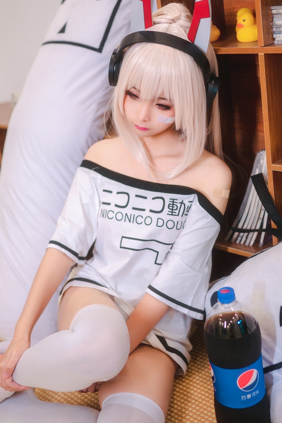 [喵糖映画]Vol.024_嫩模蠢沫沫Cosplay造型私房白色短袖配白丝袜性感写真41P