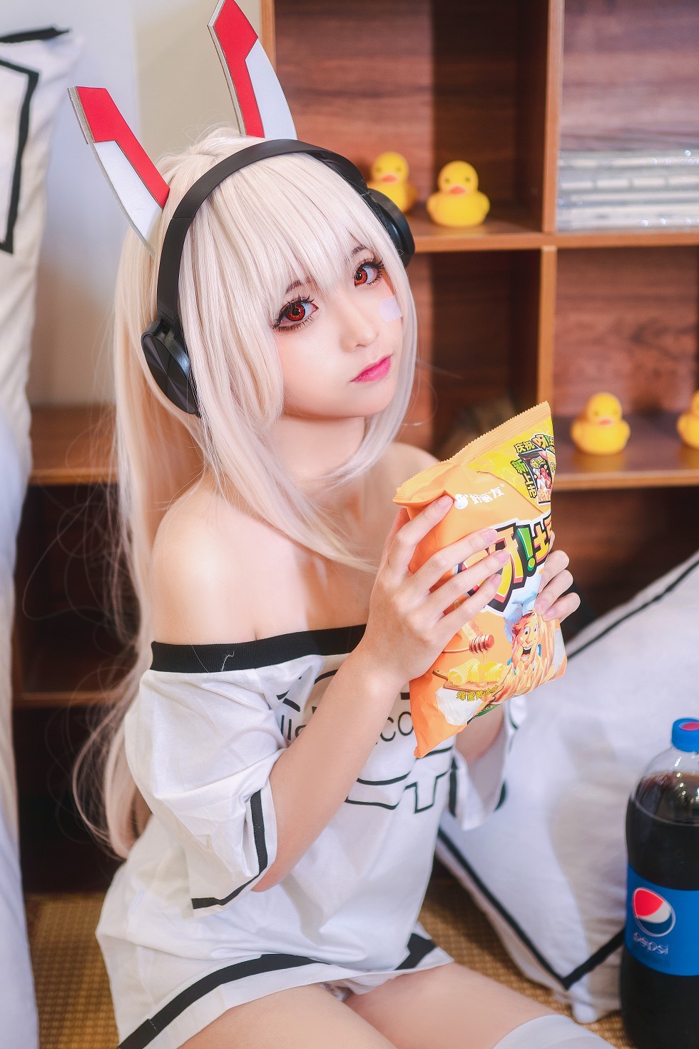 [喵糖映画]Vol.024_嫩模蠢沫沫Cosplay造型私房白色短袖配白丝袜性感写真41P
