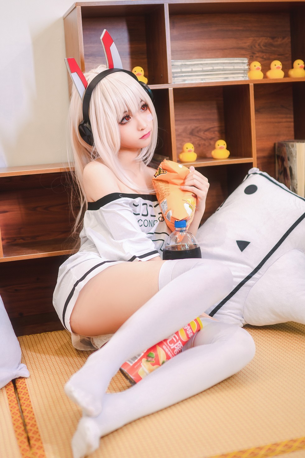 [喵糖映画]Vol.024_嫩模蠢沫沫Cosplay造型私房白色短袖配白丝袜性感写真41P