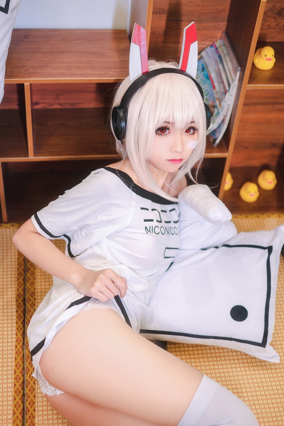 [喵糖映画]Vol.024_嫩模蠢沫沫Cosplay造型私房白色短袖配白丝袜性感写真41P