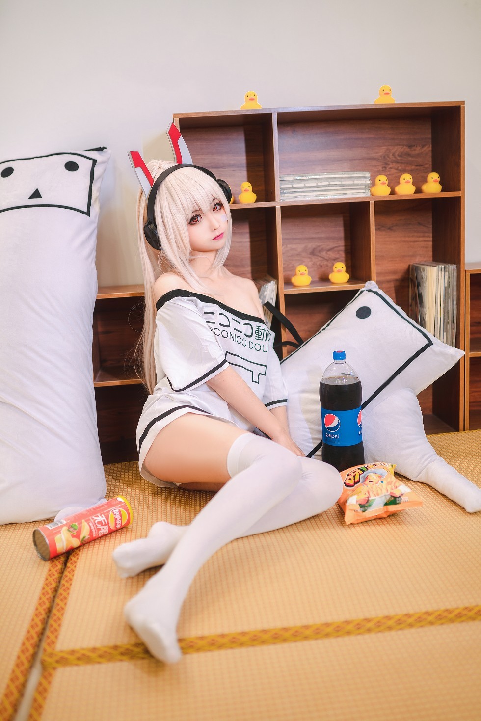 [喵糖映画]Vol.024_嫩模蠢沫沫Cosplay造型私房白色短袖配白丝袜性感写真41P