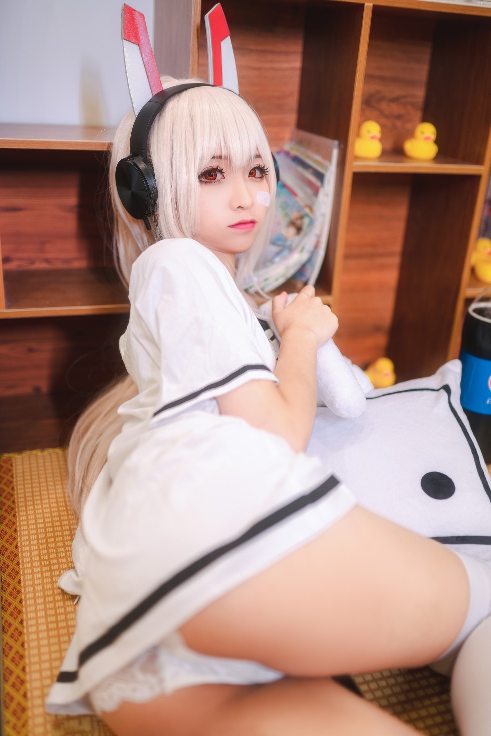 [喵糖映画]Vol.024_嫩模蠢沫沫Cosplay造型私房白色短袖配白丝袜性感写真41P