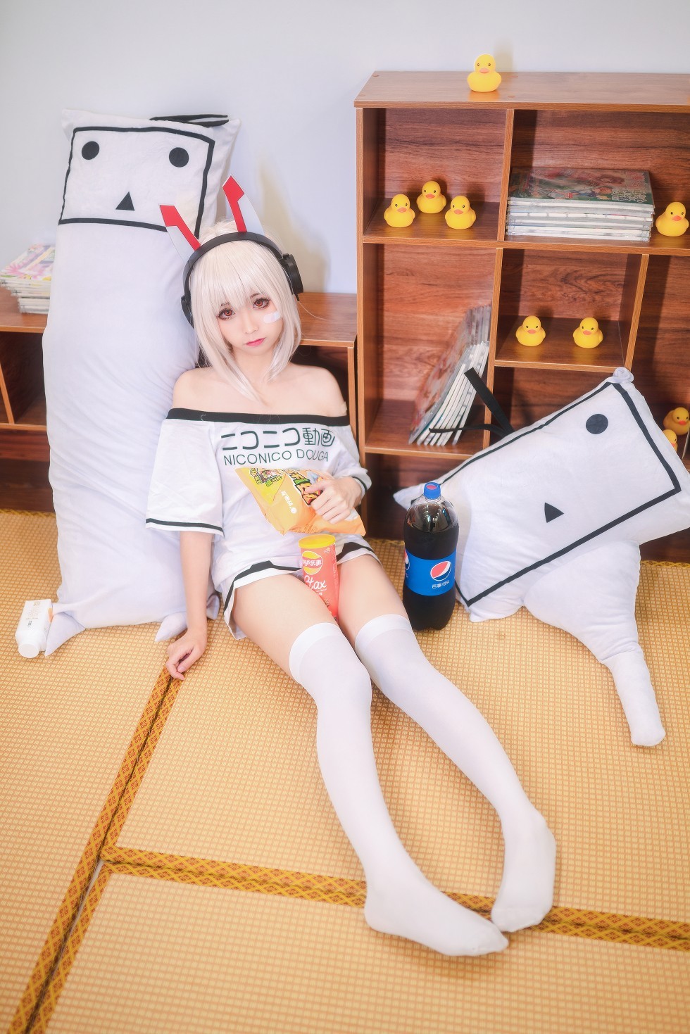 [喵糖映画]Vol.024_嫩模蠢沫沫Cosplay造型私房白色短袖配白丝袜性感写真41P
