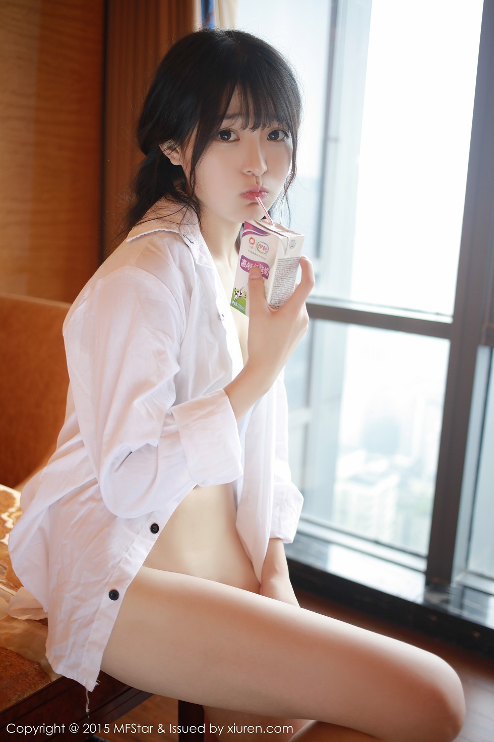 [MFStar模范学院]Vol.025_嫩模伊小七MoMo半露酥胸白嫩美臀迷人诱惑写真52P