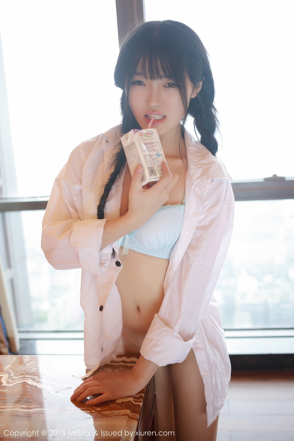 [MFStar模范学院]Vol.025_嫩模伊小七MoMo半露酥胸白嫩美臀迷人诱惑写真52P