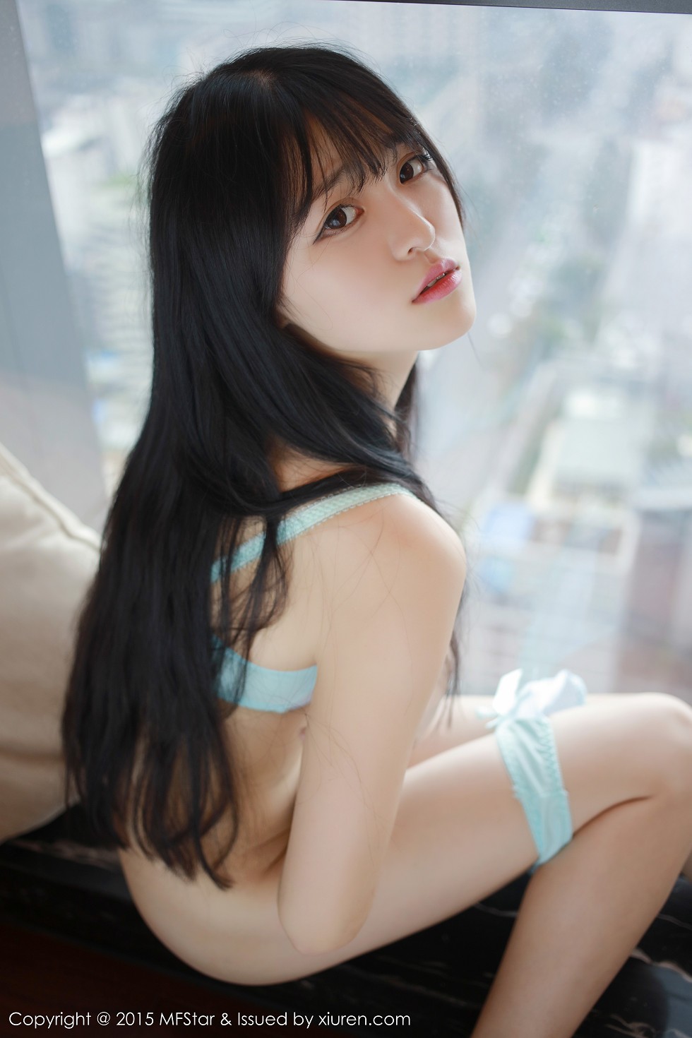 [MFStar模范学院]Vol.025_嫩模伊小七MoMo半露酥胸白嫩美臀迷人诱惑写真52P
