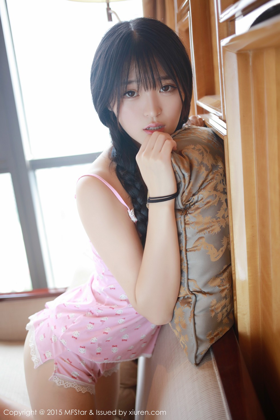 [MFStar模范学院]Vol.025_嫩模伊小七MoMo半露酥胸白嫩美臀迷人诱惑写真52P