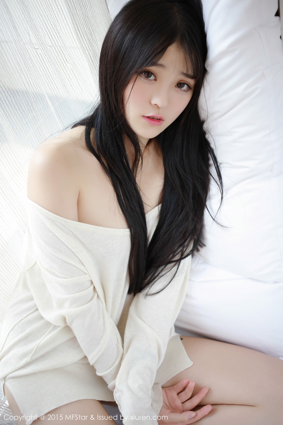 [MFStar模范学院]Vol.029_嫩模伊小七MoMo白嫩肌肤诱人酮体大胆诱惑写真51P