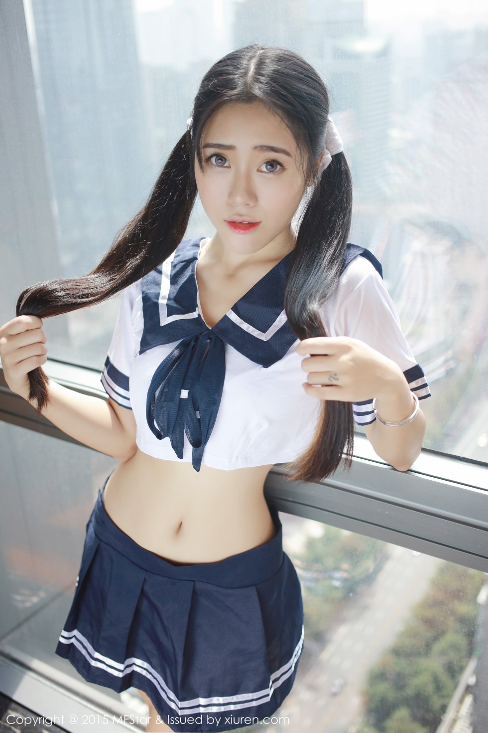 [MFStar模范学院]Vol.032_嫩模兜豆靓Youlina半脱学生制服诱惑美臀写真42P