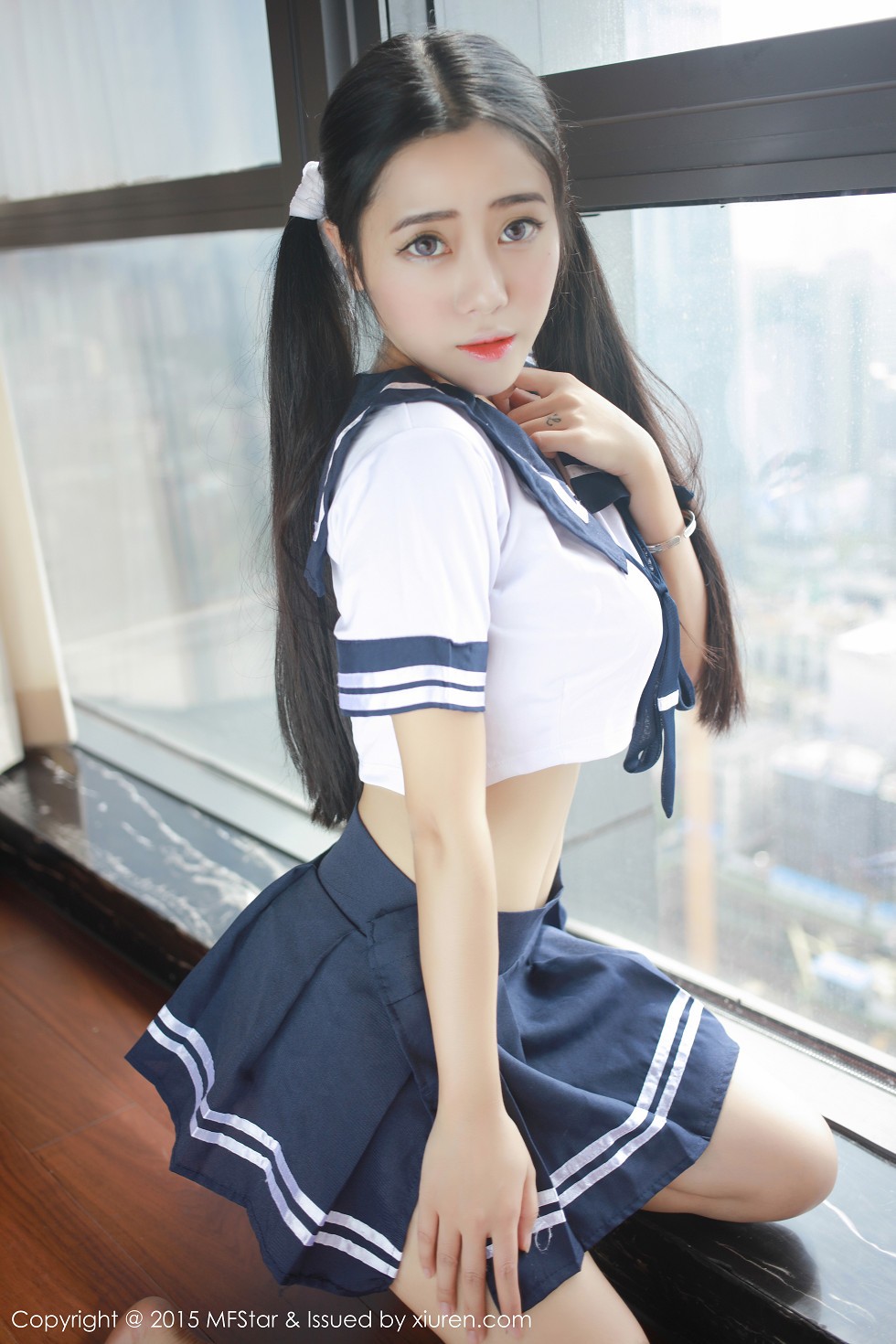 [MFStar模范学院]Vol.032_嫩模兜豆靓Youlina半脱学生制服诱惑美臀写真42P