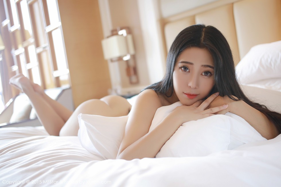 [MFStar模范学院]Vol.032_嫩模兜豆靓Youlina半脱学生制服诱惑美臀写真42P