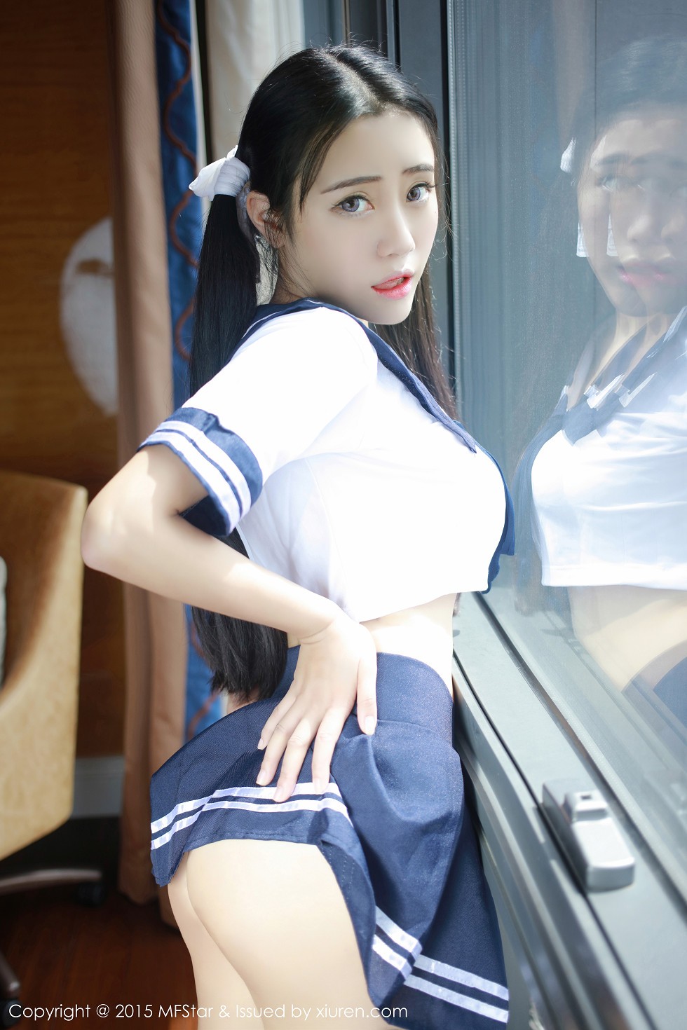 [MFStar模范学院]Vol.032_嫩模兜豆靓Youlina半脱学生制服诱惑美臀写真42P