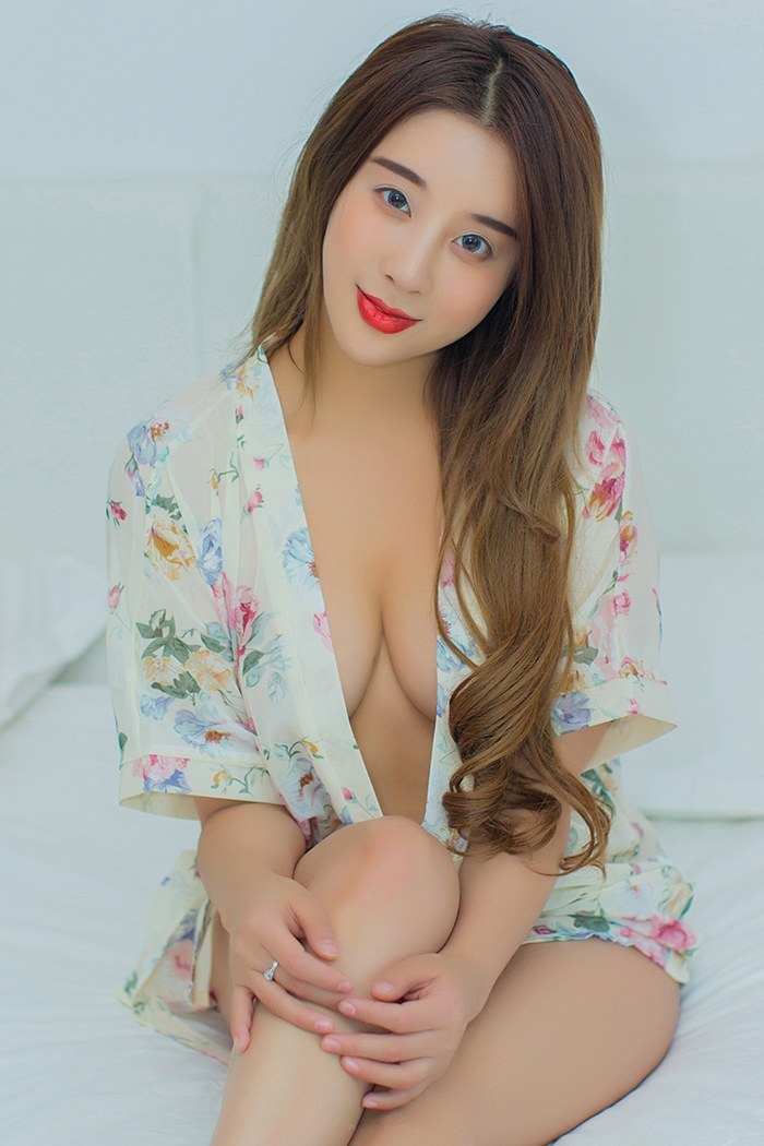 极品嫩模筱慧娇躯隐现让人疯让人狂(图33)