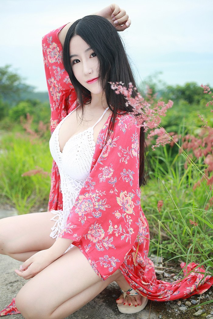 气质佳人谢芷馨豪乳外露诱惑撩人(图13)