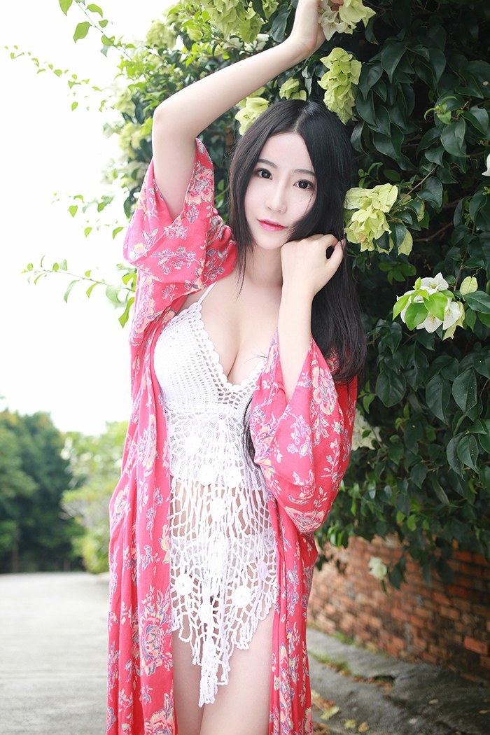 气质佳人谢芷馨豪乳外露诱惑撩人(图22)
