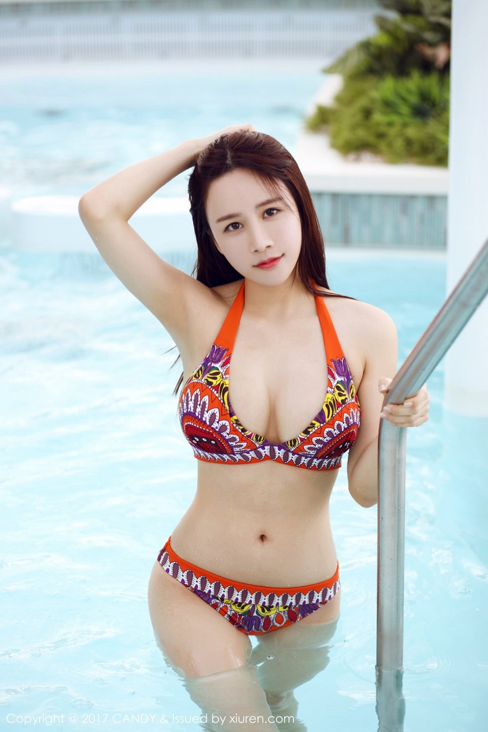 [Candy糖果画报]Vol.008_嫩模琳琳ailin泳池边花色比基尼秀傲人美胸性感写真65P