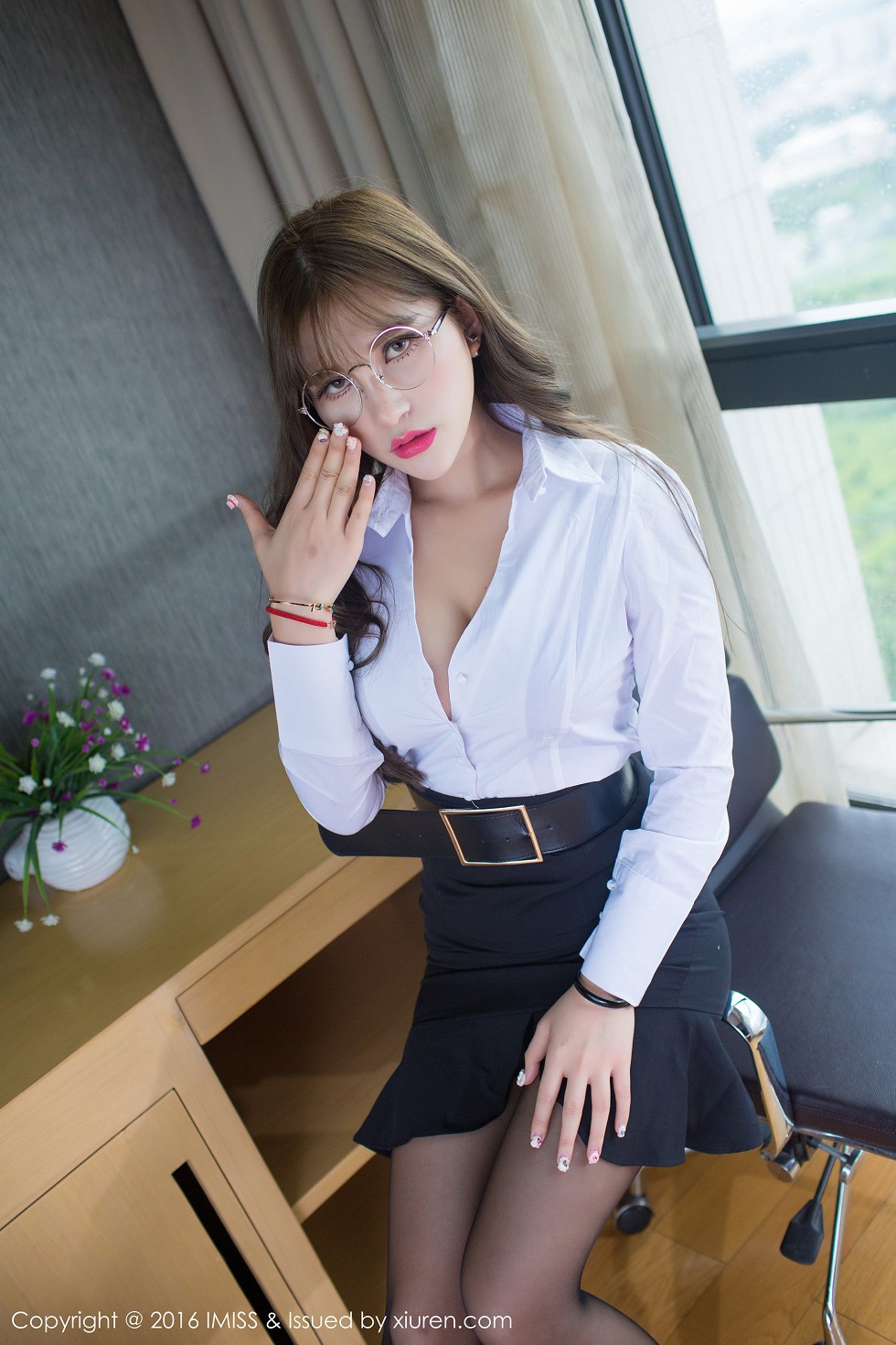 [IMISS爱蜜社]Vol.116_嫩模LalaBaby啦啦办公室美女秘书黑丝美腿半露豪乳写真75P