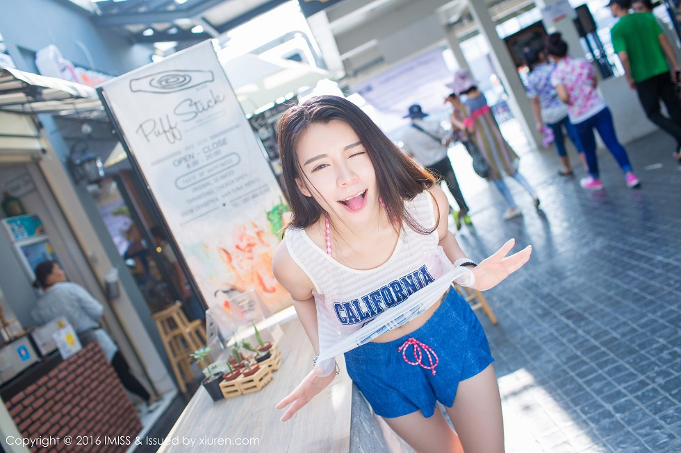 [IMISS爱蜜社]Vol.126_嫩模vetiver嘉宝贝儿夏日清凉街拍脱上衣秀豪乳写真40P