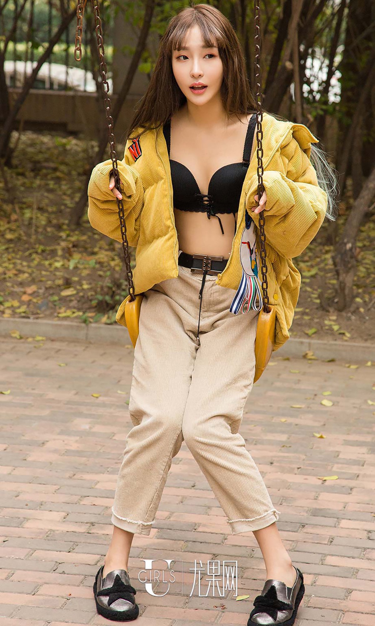 [Ugirls爱尤物]No.565_童颜巨乳嫩模含含居家水手服捆绑艺+蕾丝内衣完美诱惑写真40P