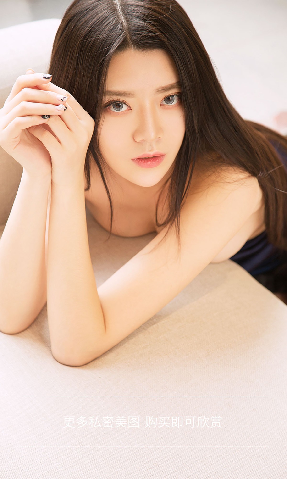 [Ugirls爱尤物]No.570_嫩模文艺居家丝绒材质连衣裙+情趣内衣秀完美身材写真40P