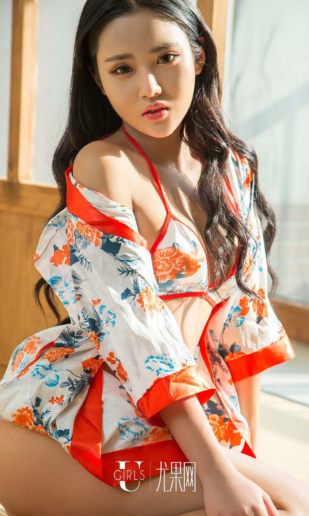 [Ugirls爱尤物]No.573_嫩模Leonie居家性感学生水手服半撩秀豪乳诱惑写真40P