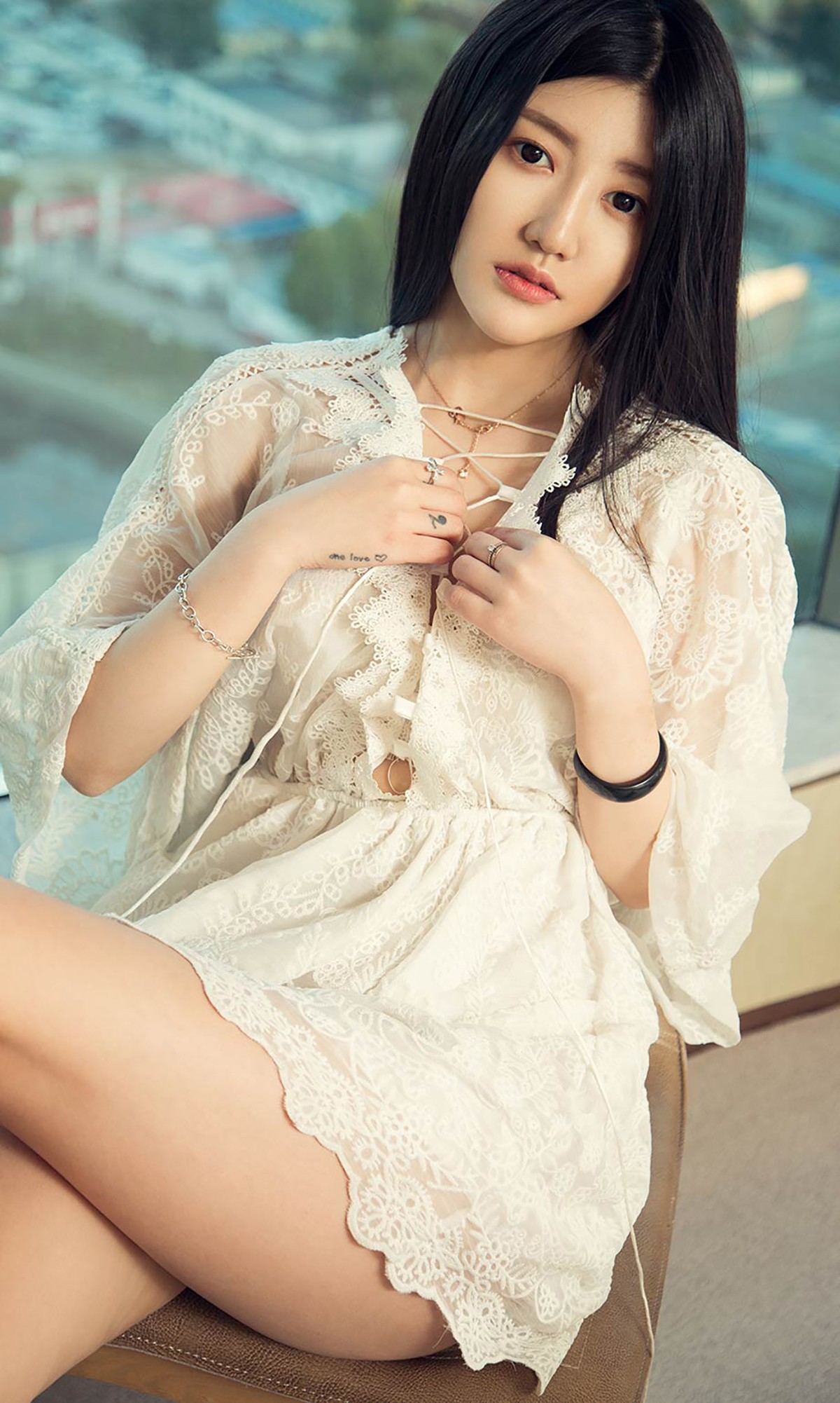 [Ugirls爱尤物]No.581_嫩模晓曦居家性感内衣系列丰满身材白嫩肌肤迷人写真40P