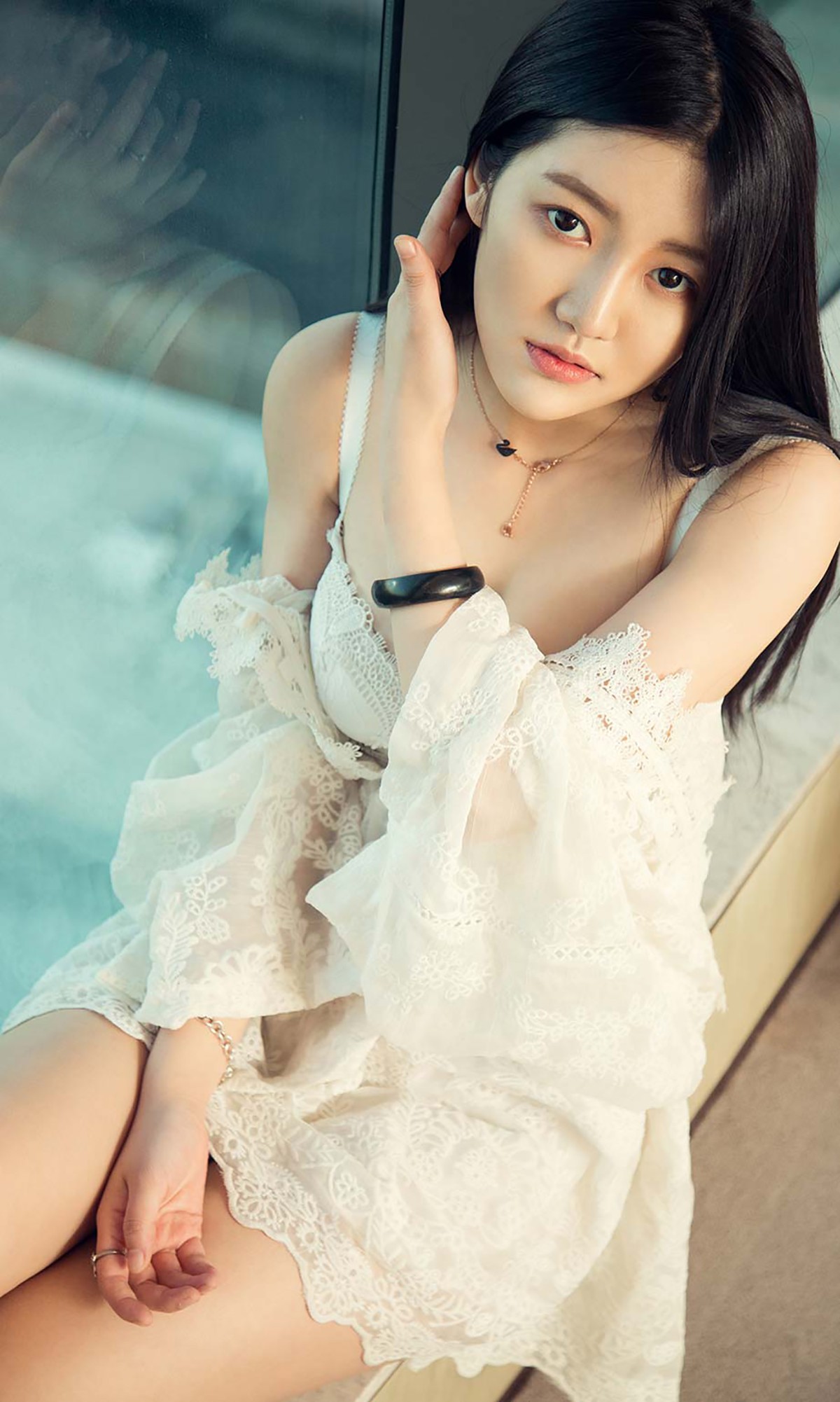 [Ugirls爱尤物]No.581_嫩模晓曦居家性感内衣系列丰满身材白嫩肌肤迷人写真40P