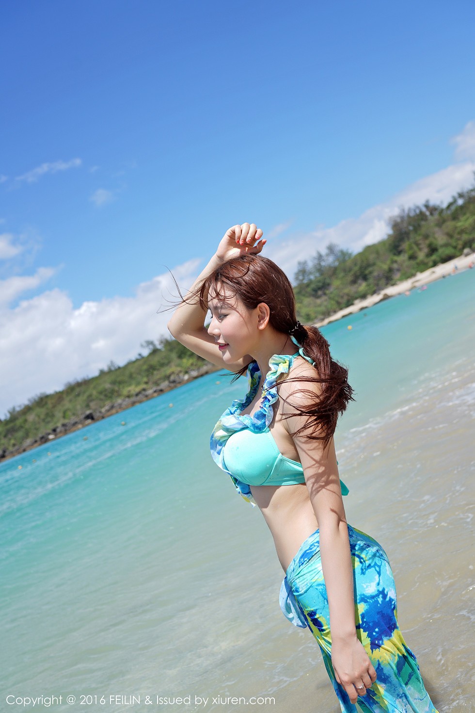 [FeiLin嗲囡囡]VOL.045_嫩模Milk楚楚沙滩花色比基尼秀完美身材性感写真46P