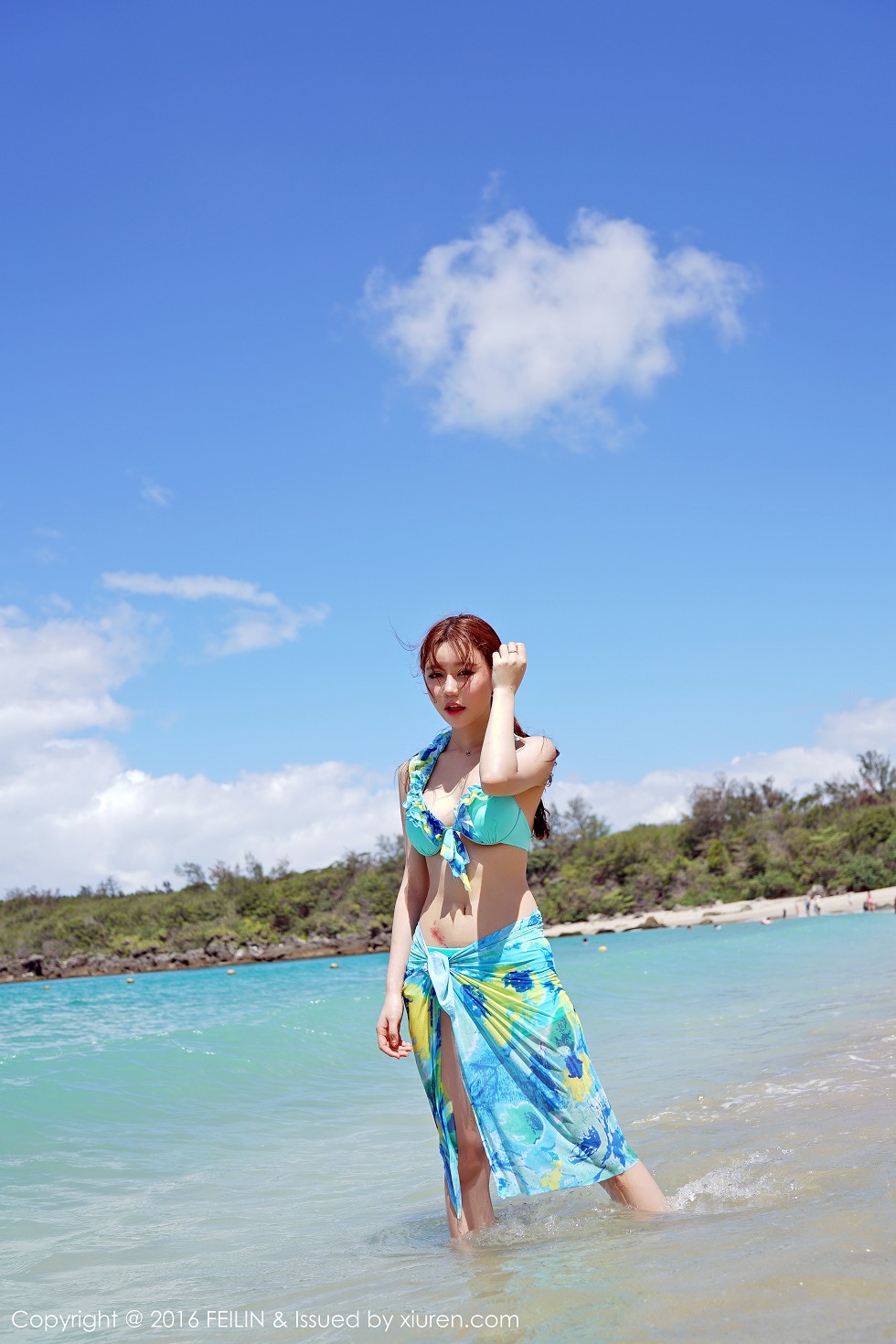 [FeiLin嗲囡囡]VOL.045_嫩模Milk楚楚沙滩花色比基尼秀完美身材性感写真46P