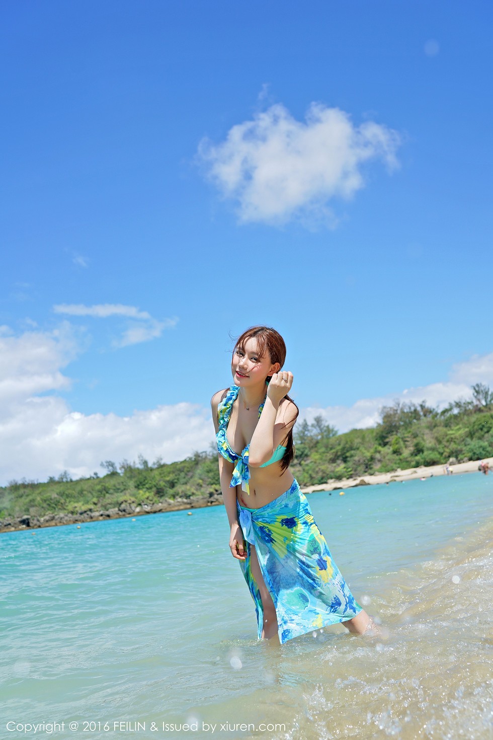 [FeiLin嗲囡囡]VOL.045_嫩模Milk楚楚沙滩花色比基尼秀完美身材性感写真46P