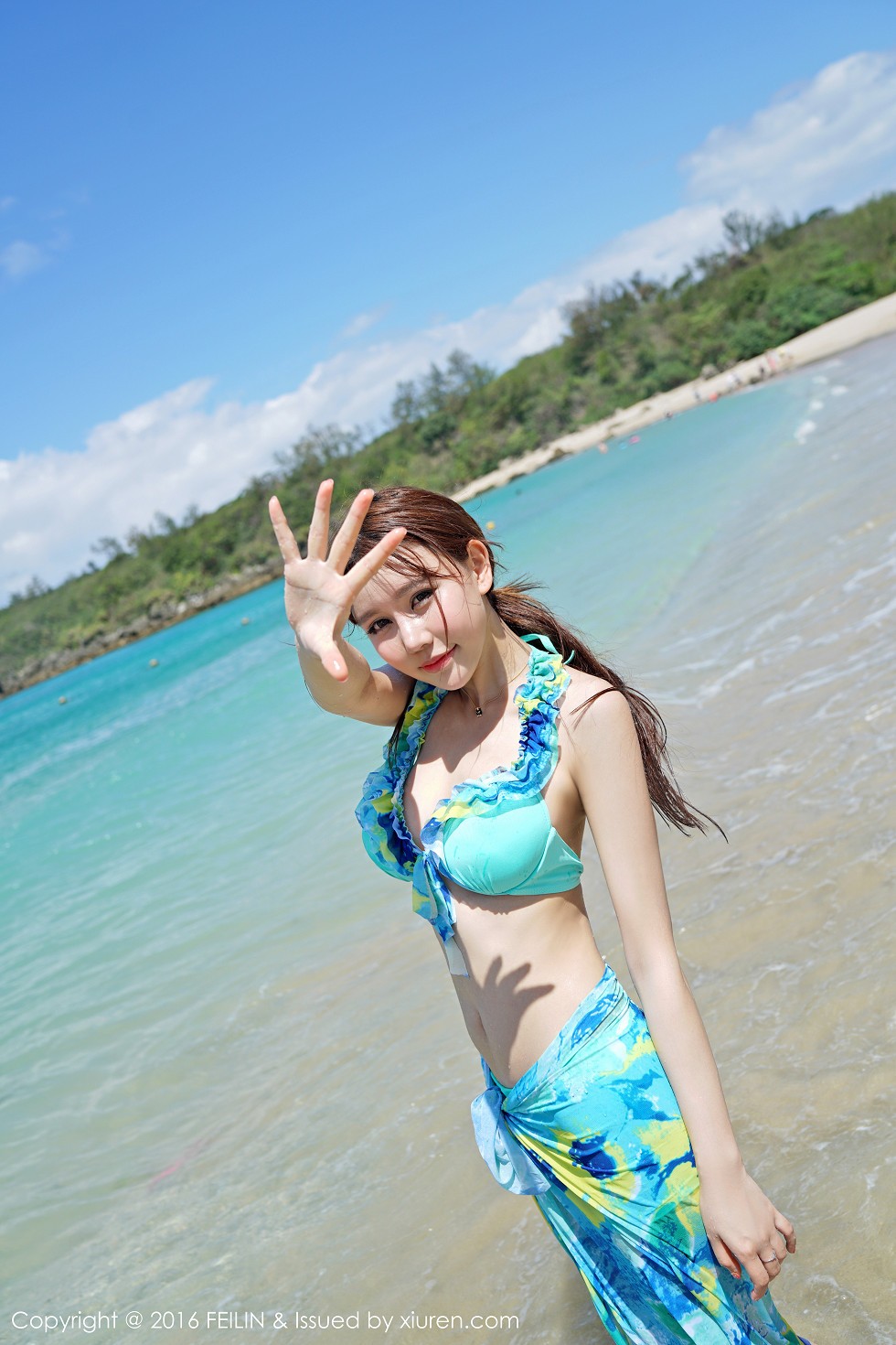 [FeiLin嗲囡囡]VOL.045_嫩模Milk楚楚沙滩花色比基尼秀完美身材性感写真46P