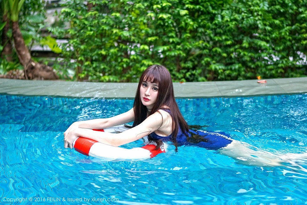 [FeiLin嗲囡囡]VOL.050_嫩模Cheryl青树室外泳池性感比基尼系列写真46P