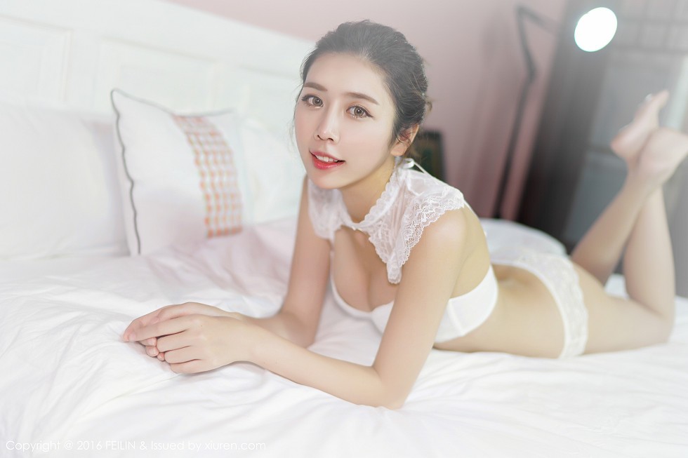 [FeiLin嗲囡囡]VOL.051_新人嫩模小Kaili小丁丁朦胧私房床照白色蕾丝内裤写真45P