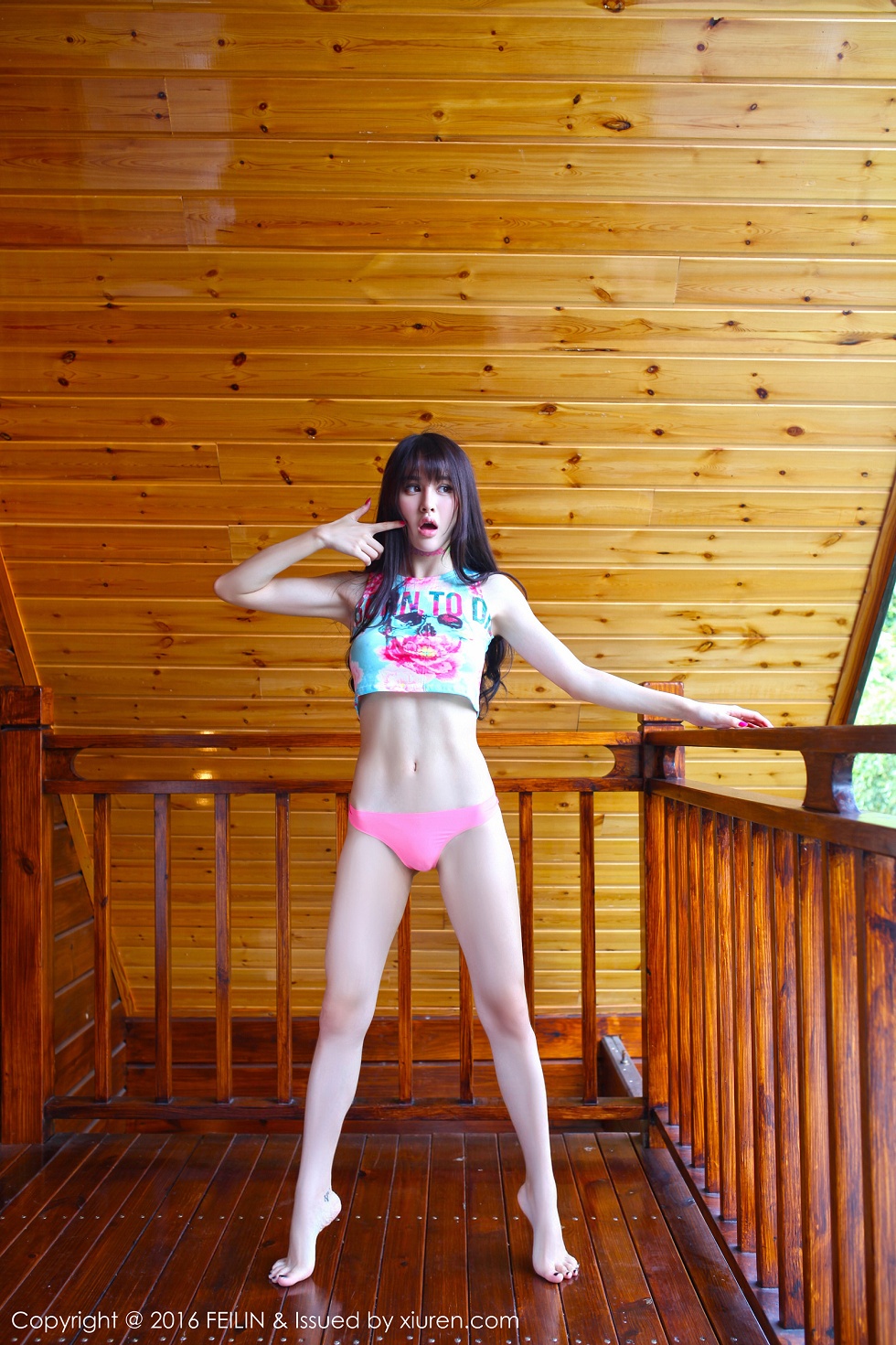 [FeiLin嗲囡囡]VOL.053_嫩模Cheryl青树撩上衣秀半球粉红内裤性感迷人写真44P
