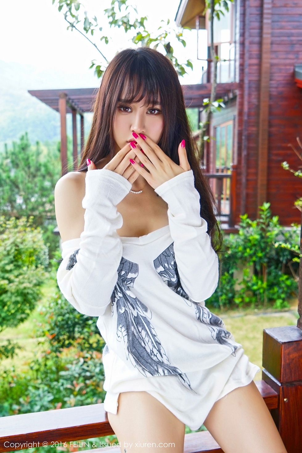 [FeiLin嗲囡囡]VOL.053_嫩模Cheryl青树撩上衣秀半球粉红内裤性感迷人写真44P