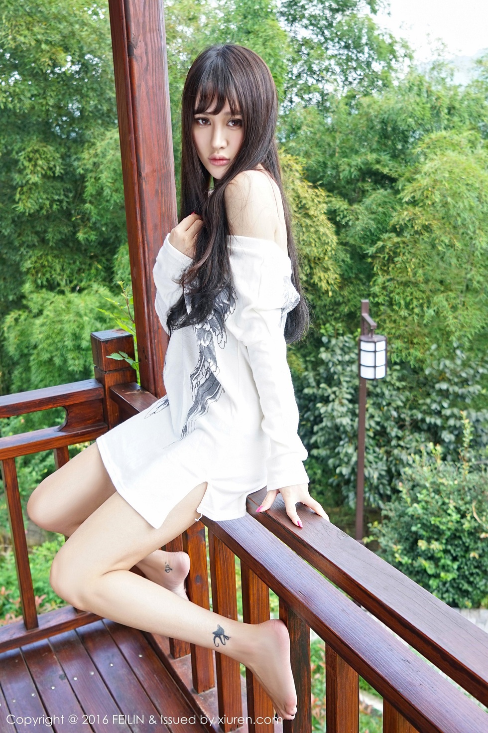 [FeiLin嗲囡囡]VOL.053_嫩模Cheryl青树撩上衣秀半球粉红内裤性感迷人写真44P
